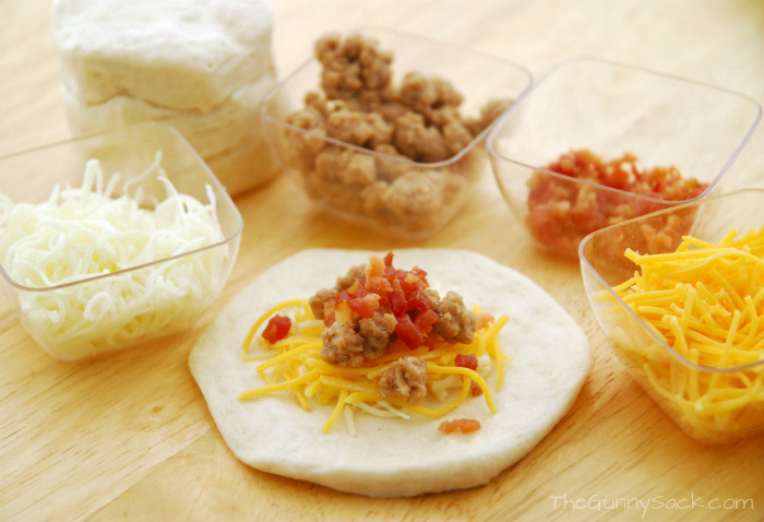 boozybakerr:  Bacon Cheeseburger Pizza Balls 