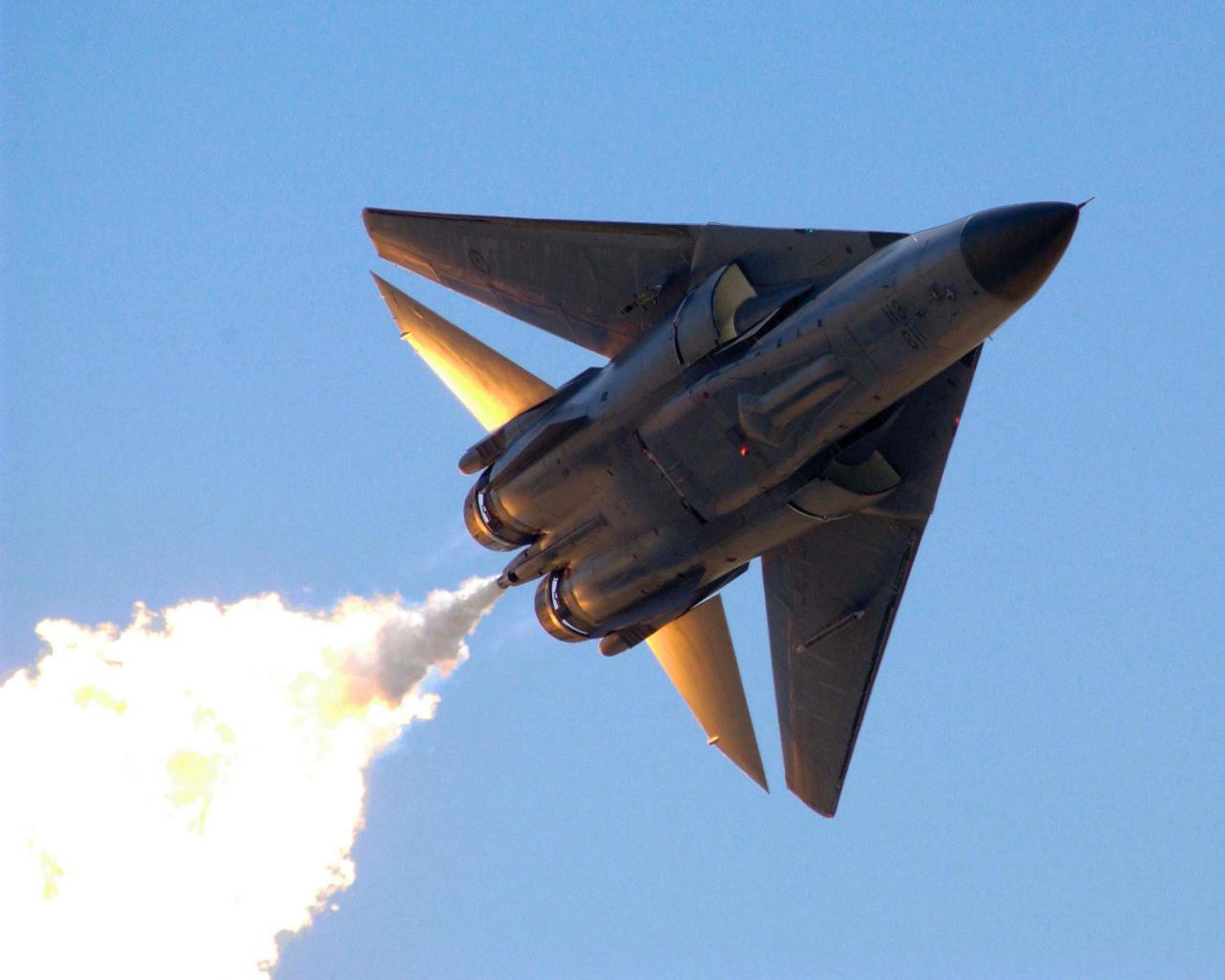 robotpignet:  F-111 dump &amp; burn