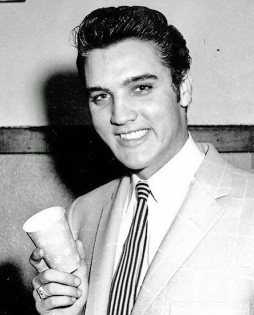 ELVIS' MANNERISMS