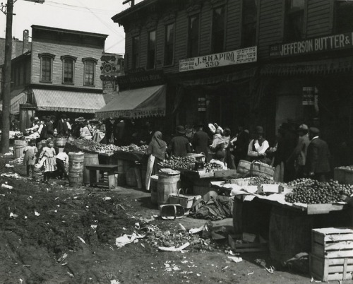 Sunday market on Jefferson Street (@Maxwell) in the Jewish ghetto, 1905, ChicagoIn the first photo, 