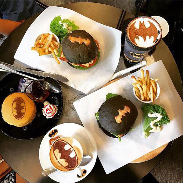 ultradude13:  (via DC Superheroes Cafe)  If only this cafe was in the United States!