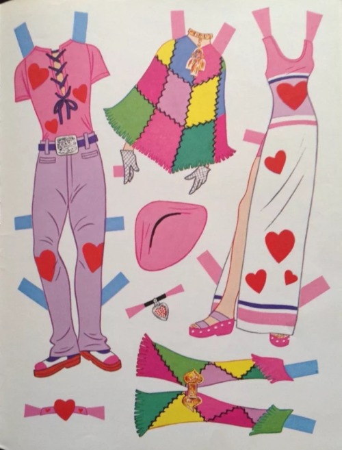 silveragelovechild: Although paper dolls aren’t as popular was they once were, they are a great way 