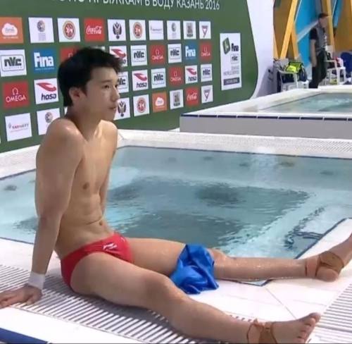 mantop106911:中國奧運跳水金牌小帥哥的大屌包還真是飽滿… 陳艾森