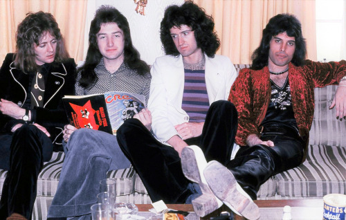 fuckyeahmercury: Queen reading Creem magazine in their hotel room in New York – 1974Photos by Linda 