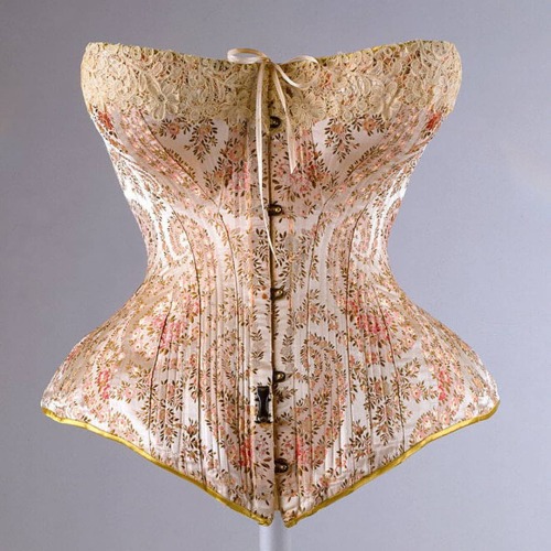 1891 silk corset by Maison Léotoy. Those curves you see in old pictures, or in the costuming communi