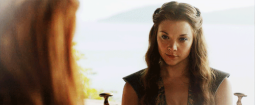 tu-dors:Margaery’s looks to Sansa.