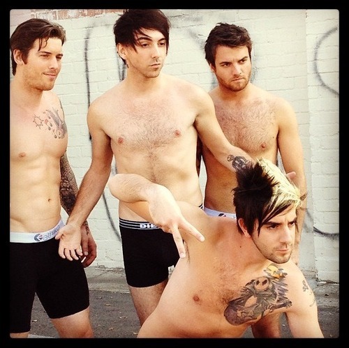 sixfeetunderjackbarakat:  labot0my:  selfdestructivedork:  I CAN’T  they’ve moved on to their big boy undies   B y E