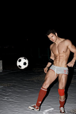 hunkmeat:  ultimate-men:  Best. Shorts. EVER.  I’ll come play! 