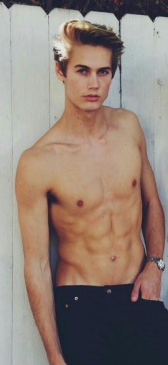 boytrappedinthcloset:  Neels Visser is the sexiest 17 year old I’ve ever seen he is bloody hot