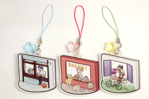 I finally had time to take some good photos of my window charms so I can make a proper post!Once aga