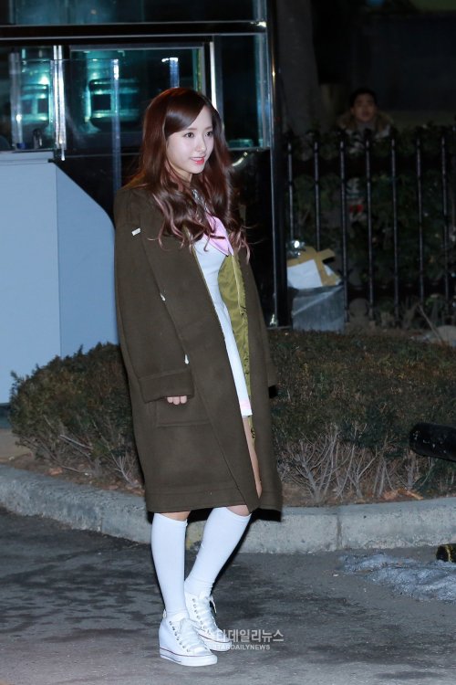[PIC] 170210 Bona on her way to Music Bank
