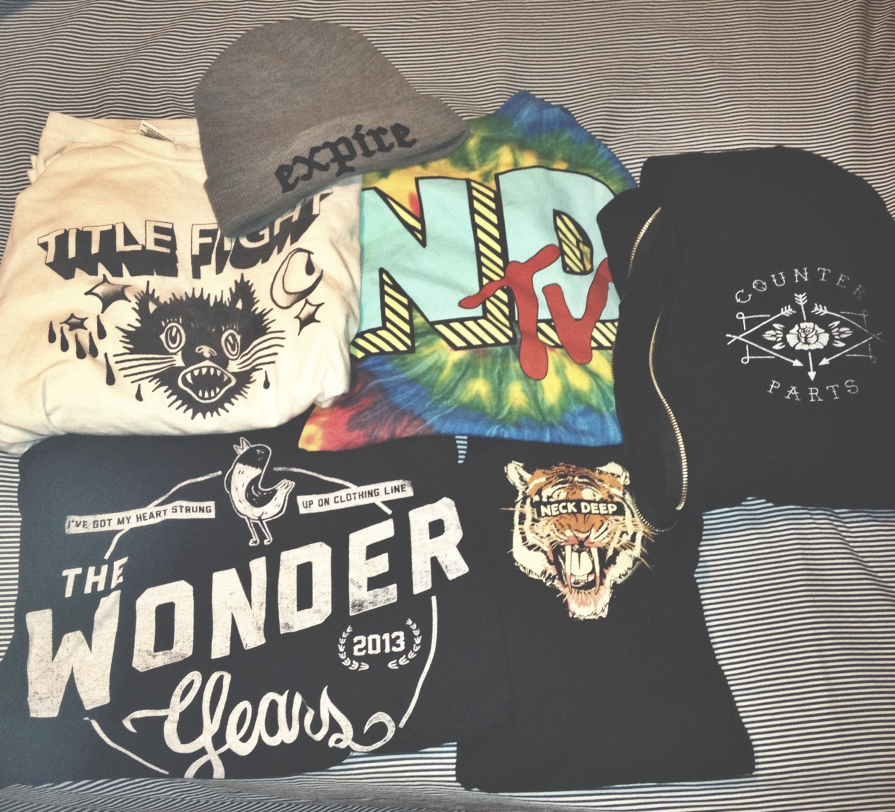 h0llowb0dies:  i need more merch 