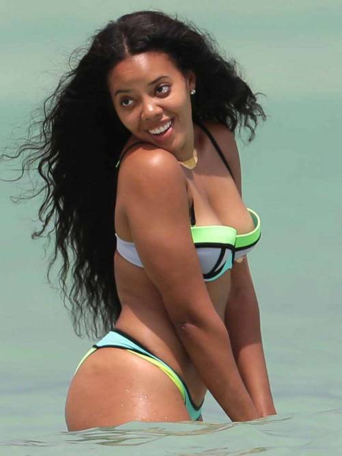 hersheywrites:  thissbrowngrl:  onyourtongue:  perfect-black-beauty:  Angela Simmons.  Thick Angela >>>  But whys she so cute though. 💕💕   S/O to all us Queens who look just like our daddies but still bad af. We out cheaa. 