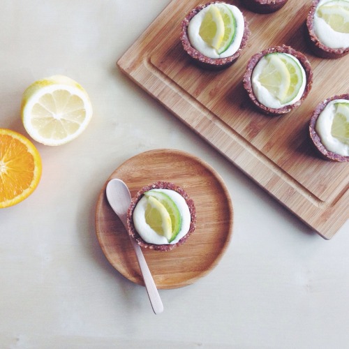 Citrus &amp; Chocolate Tarts Chocolate Cases: • &frac12; cup of almonds • &fra