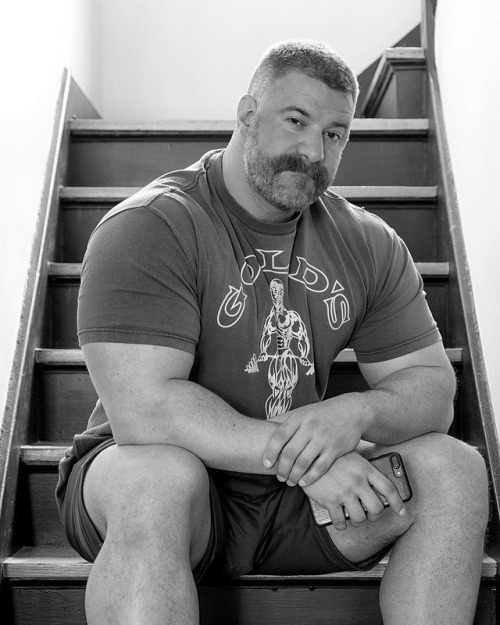 hairy-bigbug:mistershullick:beefydudes:#goalsBelovedHusbear material