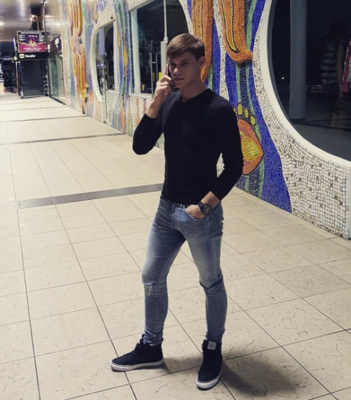punkerskinhead:cool guy in skinny jeans