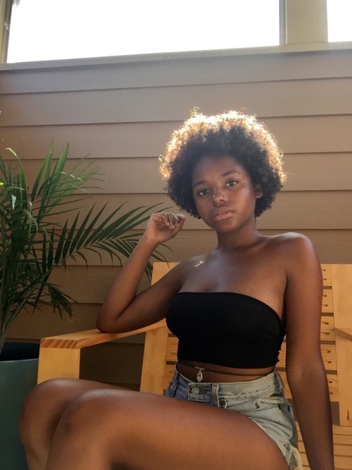 rudegyalchina:  girlsontheplayground:  🌻🌞   My Aesthetic
