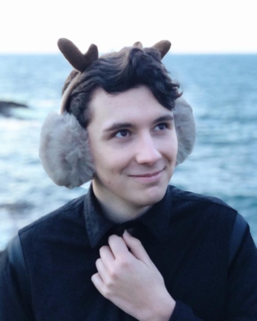 danielhowell:when you’re a lowkey reindeer furry who wants warm earshttps://www.instagram.com/p/Brs0