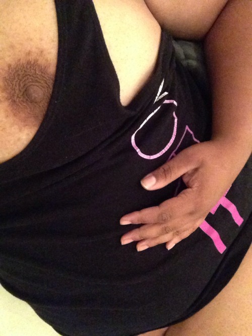ifyougotit:  My nipple says hi.