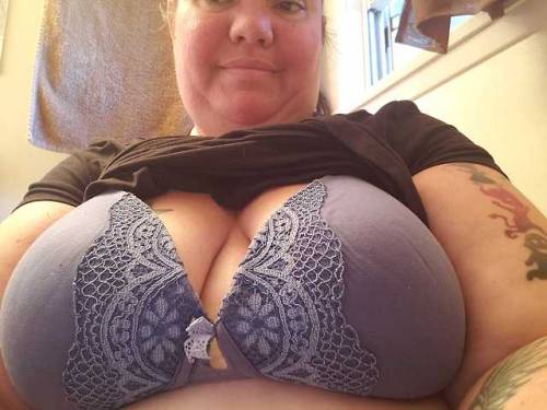 bbwhotwife2cum4:Big boob submission from @litmisskay27#freakyfriday