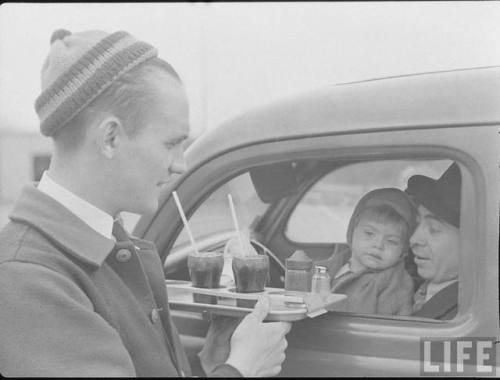 Carhop at a drive-in(Margaret Bourke-White. 1938)