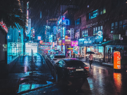 bujothief:Rainy night in Seoul, Korea. 