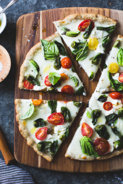 omg-yumtastic:  (Via: hoardingrecipes.tumblr.com)   Padrón Pepper Margherita Pizza - Get this recipe and more http://bit.do/dGsN  Yum