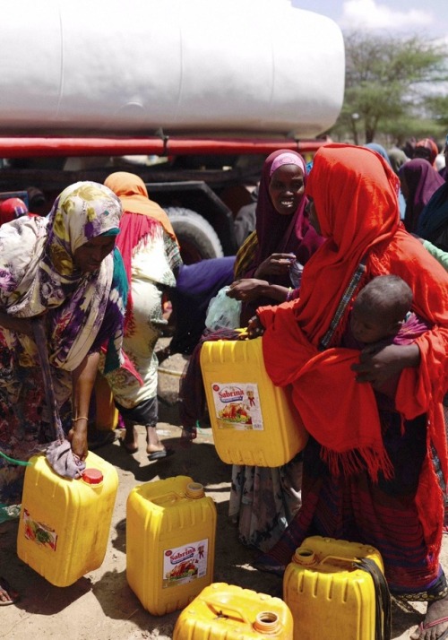 weavemama:  THIS IS SUCH GREAT NEWS  Somalia is going through a terrible famine right now and millions of Somalians are going each day without proper food and water. People are traveling by foot for MILES just to to find water…..Thankfully, vine star