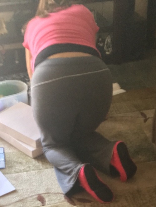 isawyour:  First Submission: This Is His 🔥Ass Mom 🍑