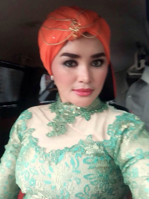 Penasaran ngetes memek tante ini Klu sepong bibirnya oke lah