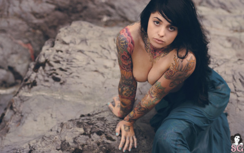 lovelyinkedbabe:  Follow me lovelyinkedbabe.tumblr.com Check out inked girls selfies
