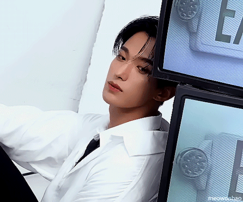 DOKYEOM'17 IS RIGHT HERE' Jacket Behind