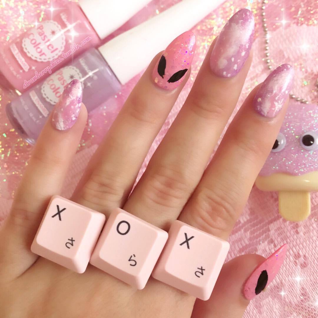 strawberryskies: Pastel alien nails I did Saturday night 💅🏼👽 