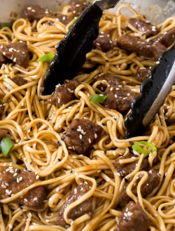 foodffs:  BEEF TERIYAKI NOODLES Really nice recipes. Every hour. Show me what you cooked!   im hungry DX&gt;