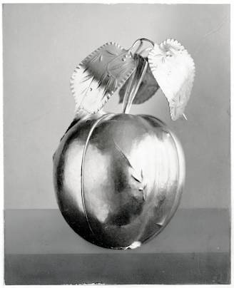 Dagobert Peche: Silver boxes in the forms of a pear and and apple made for the Wiener Werkstätte, 19
