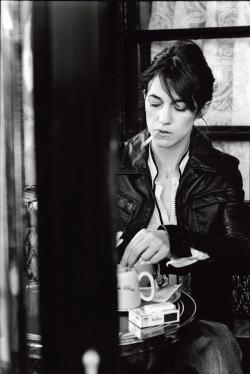 last-picture-show:Peter Lindbergh, Charlotte Gainsbourg, Café de Flore, paris