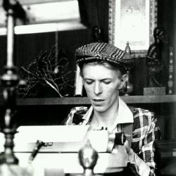 eleniade:  #bowiewriter #davidbowie #bowie