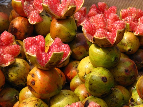 naiveties:India, Koyambedu Market of pomegranates. October 5, 2009.