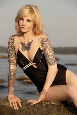 tattooedwomenarebeautiful:  Modèle: Cisse