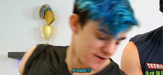 markired:  ah yes i love the movie lordoftherings777 