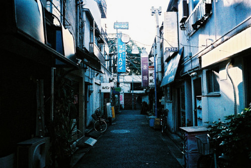 Alley - 路地裏 by Shoji Kawabata. a.k.a. strange_ojisan on Flickr.