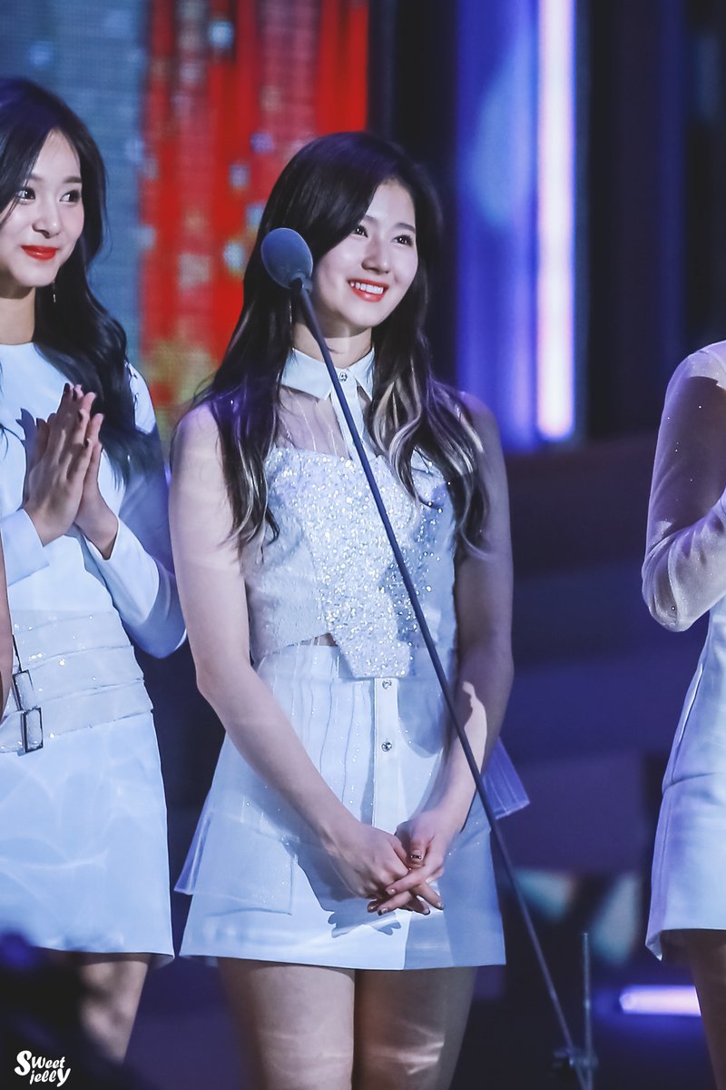 fyeah-twice:  © sweet jelly | do not edit. 