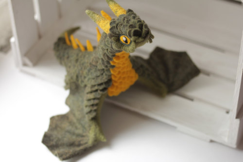 sosuperawesome:  Felt dragons by shyshyru on Etsy 