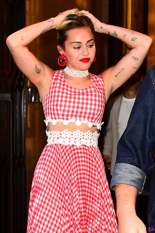 celebsarmpits:  Miley Cyrus on set of ‘The Today Show’ in NYC September 16, 2016