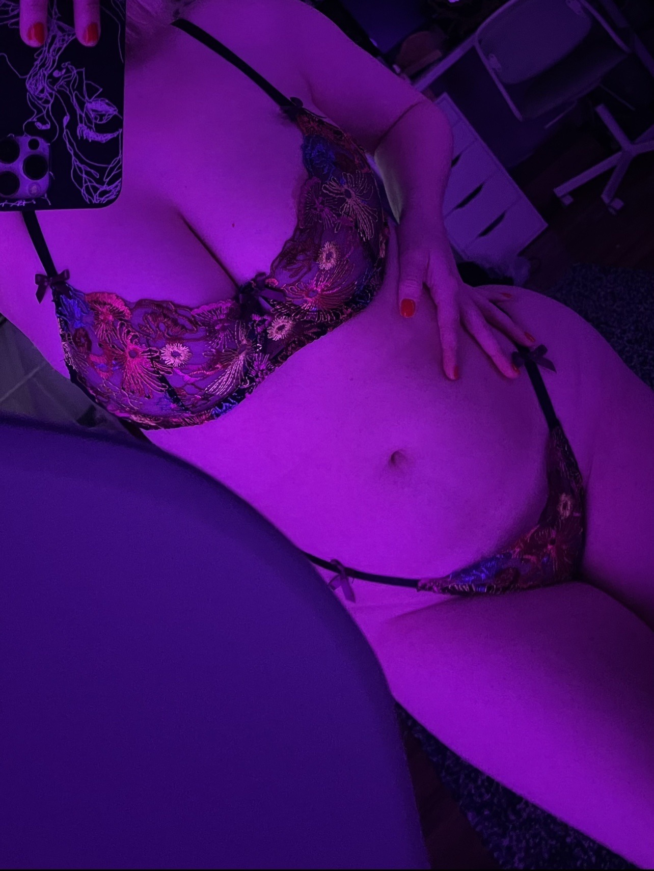 dollface-fvckings:i heard from a friend of a friend that… was a 10/10 💜