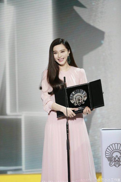 parkchanyeols: Fan BingBing receives Silver Shell for Best Actress for ‘I Am Not Madame Bovary’ film