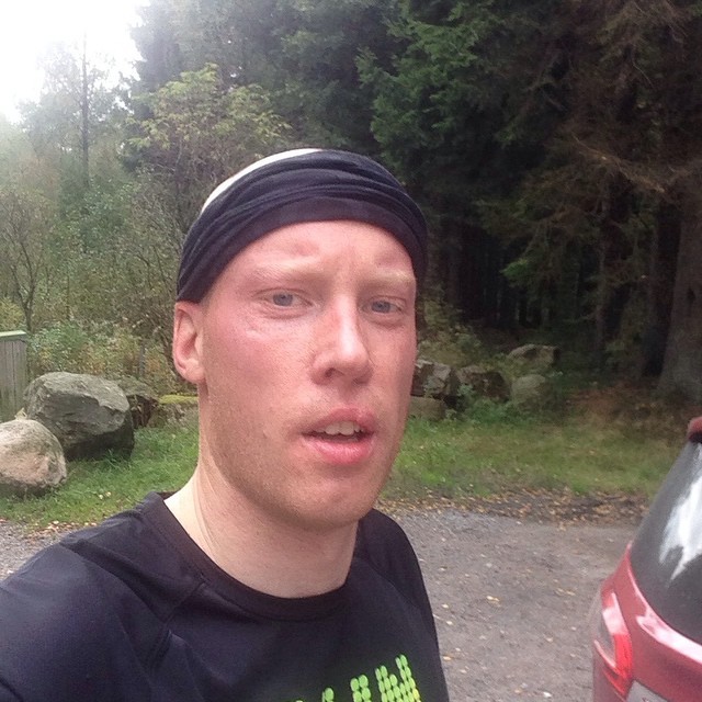 Så här fräsch och tuff ser man ut i en buff från R3 revisionsbyrå efter en långtur i sisjön #terräng #buff #trail #running #runnerscommunity #RCRunnerOfTheWeek