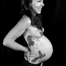 prettypreggiethings:  http://prettypreggiethings.tumblr.com/  #pregnant #beautiful pregnant #pregnant nude