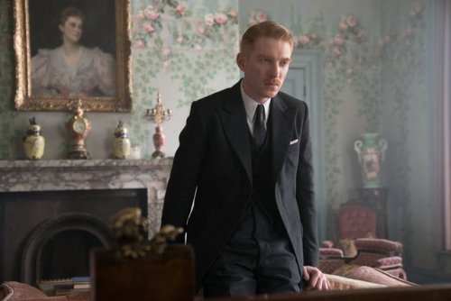 Domhnall Gleeson, Ruth Wilson, Charlotte Rampling and Will Poulter in ‘the Little Stranger’ (2018)