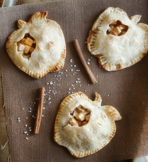 confectionerybliss:Salted Caramel Apple Mini Pies // Pretty Plain Janes